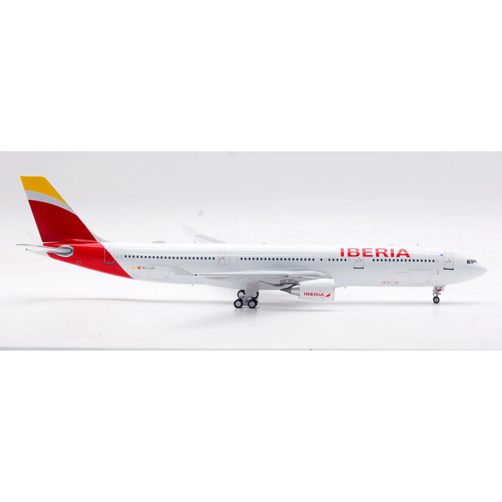 IF333IB0924 Коллекционный самолет из сплава в подарок INFLIGHT 1:200 Iberia Airlines Airbus A330-300 литая