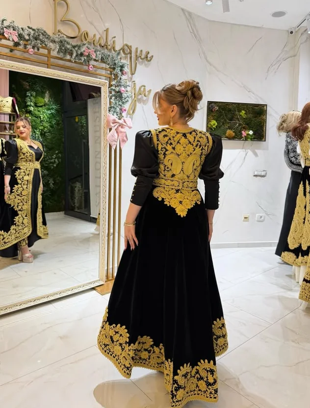 Фото Индивидуальные черные традиционные альбанско-косовские женские вечерние платья с длинными рукавами, золотыми кружевными аппликациями и вышивкой, для выпускного вечера №2