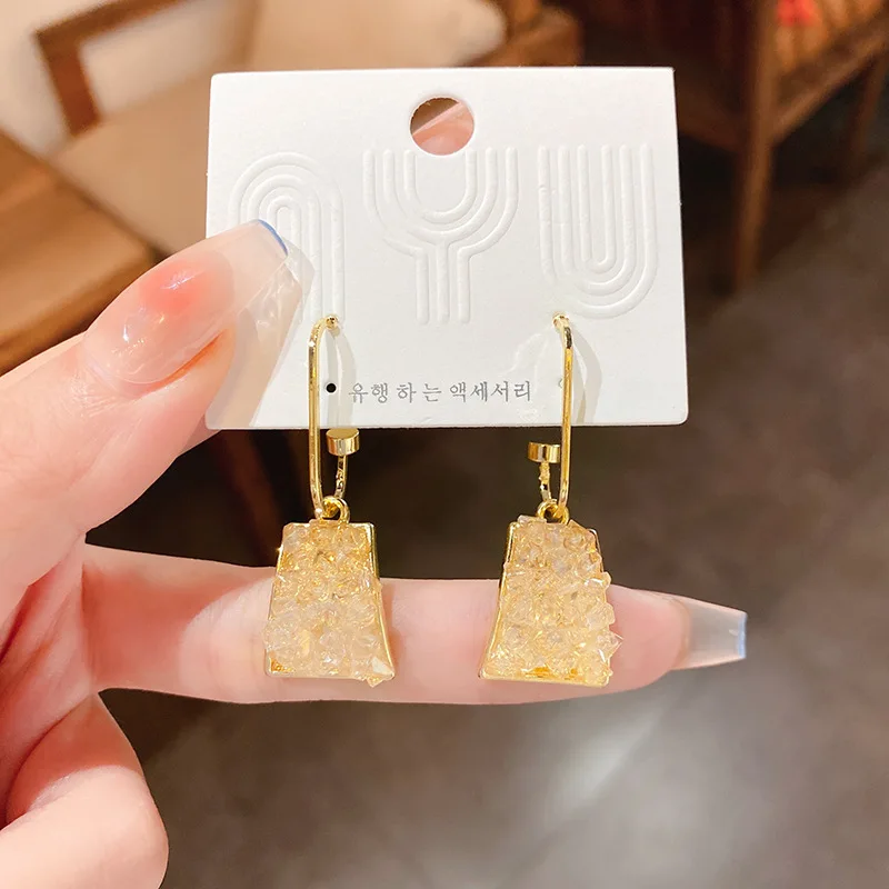 

Trendy Silver Needle Crystal Trapezoidal Earrings Korea Dongdaemun Retro New Fashion Simple Personalized
