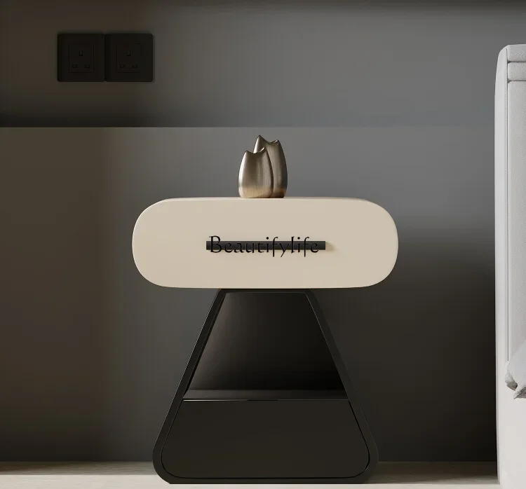 Современная простая прикроватная тумбочка роскошная маленькая квартира спальня