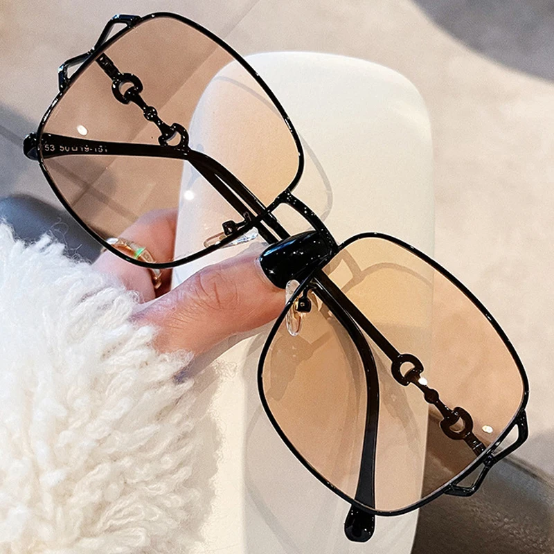 Новинка 2022 роскошные солнцезащитные очки с полыми дужками из сплава для женщин