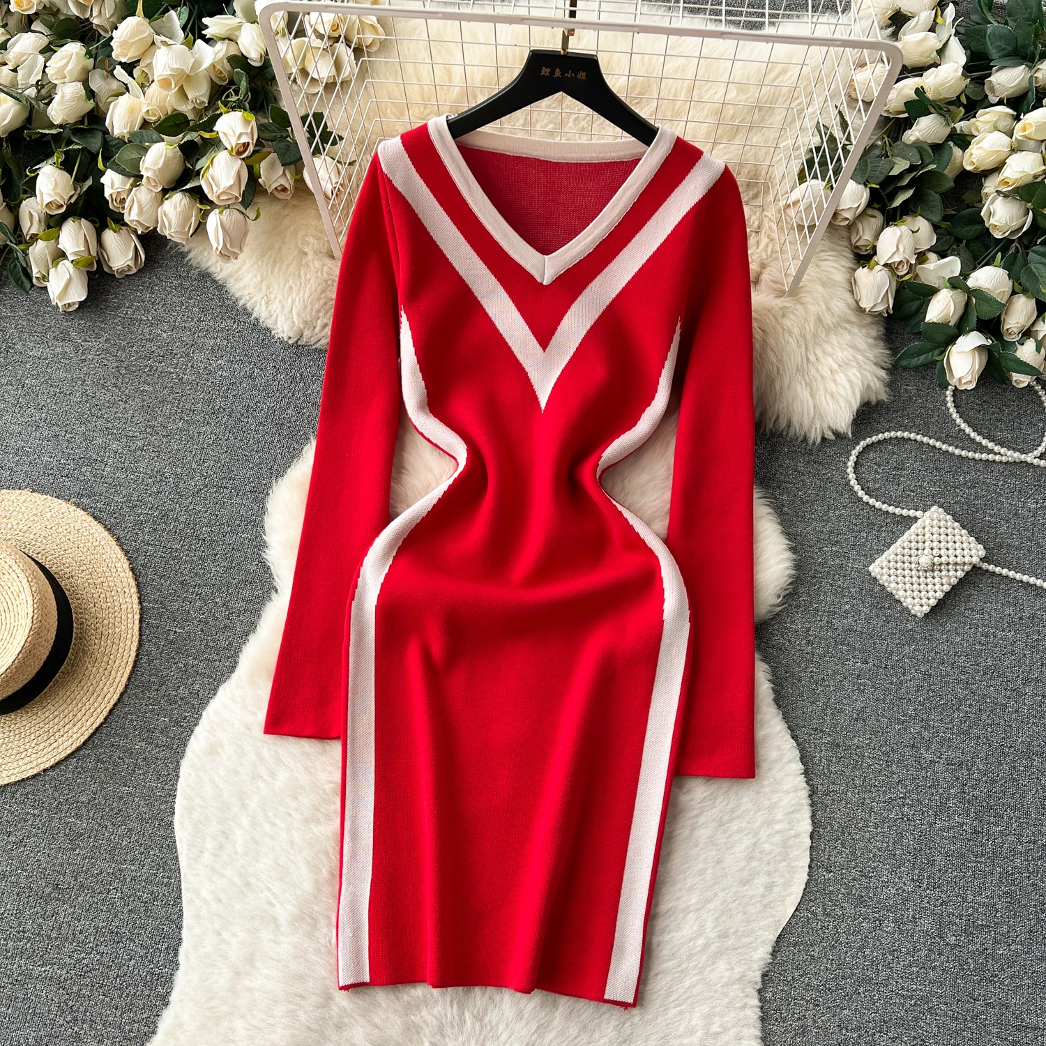 

Женское трикотажное платье-свитер с V-образным вырезом и длинным рукавом