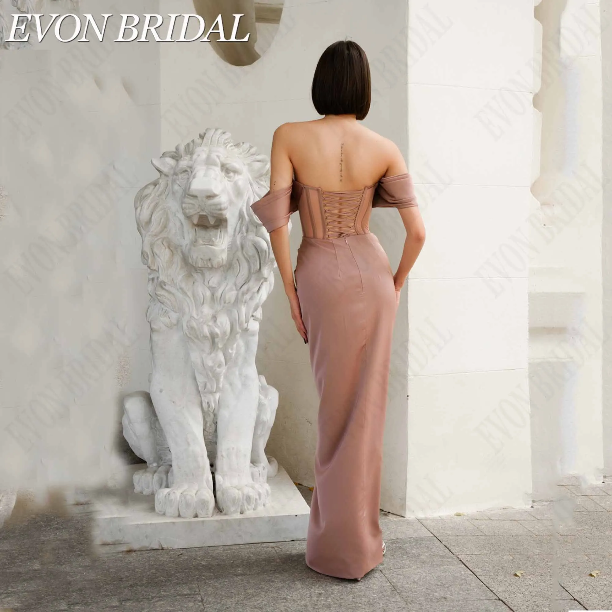 Фото EVON BRIDAL — элегантные атласные платья в стиле «русалка» на выпускной 2026 года, сшитые на заказ; женское платье для гостей свадьбы с открытой спиной, оголенными плечами и рюшами, с корсетом, большие размеры №3