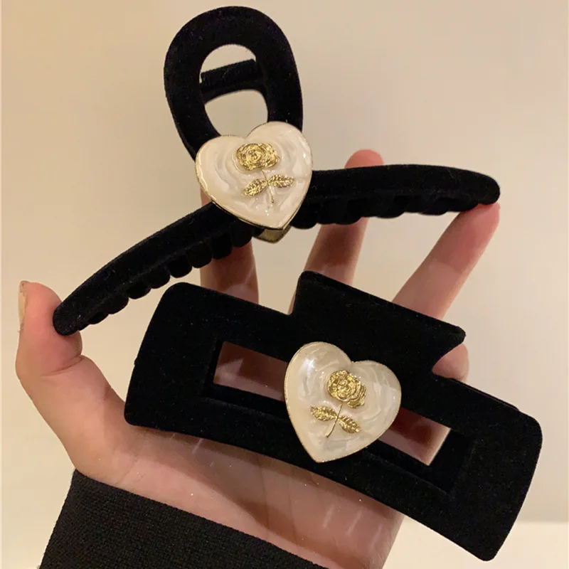 

Vintage Black Velvet Heart Floral Hair Claw Clip Crab Barrette Girls Ponytail Hair Claws Fashion Hair Accessories Gift Headwear
