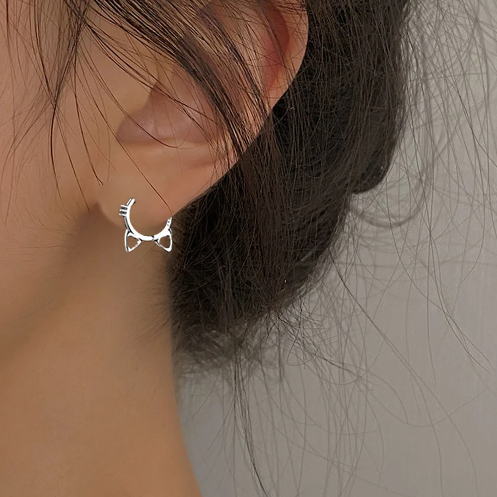 

Hollow Cat Earrings Silver Hollow Cat Ear Buckle Cute Cat Girl Model Suitable for Wmen Earrings Exquisite