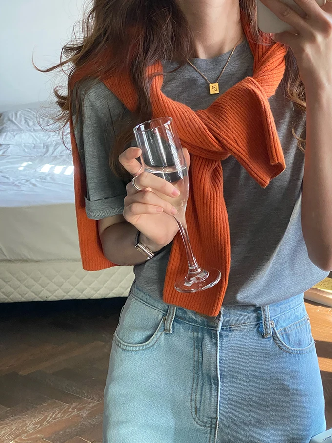 

2022Women's summer black and white t-shirt women's loose and thin long short-sleeved tops cotton bottoming shirts solid color