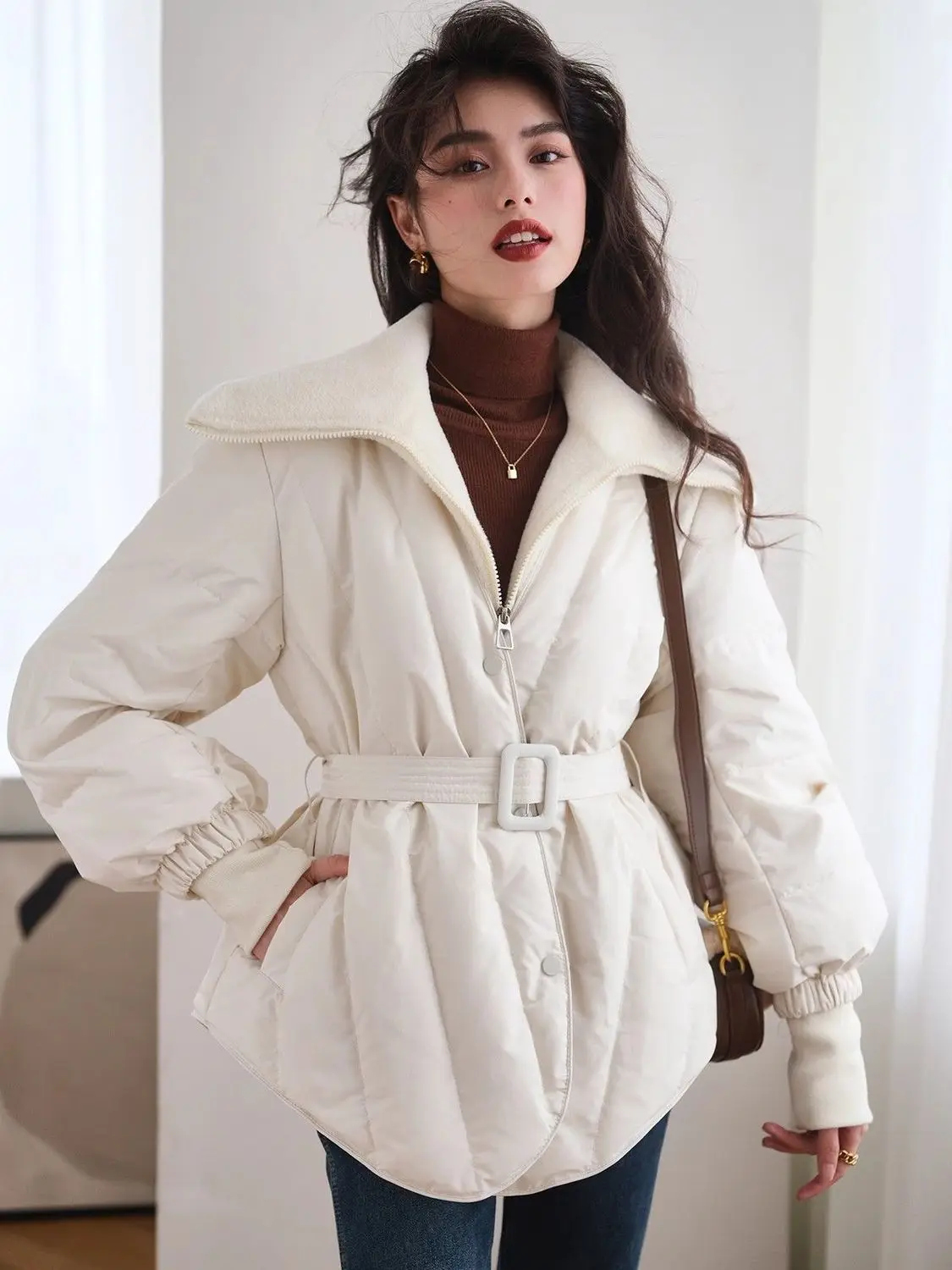 

Autumn and winter lapel down jacket for women's short white duck down insulation winter coat with extended threaded sleeves