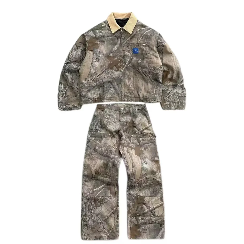 Мужской камуфляжный костюм