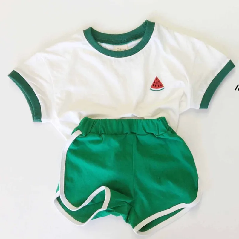

Летняя детская одежда, новая Симпатичная хлопковая футболка, костюм для мальчиков и девочек, топ с коротким рукавом и шорты с мультипликаци...