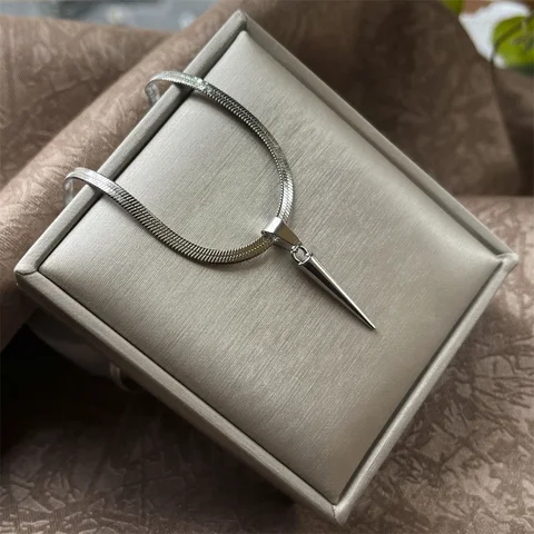 Ожерелье из нержавеющей стали с кулоном-шилом Egirl