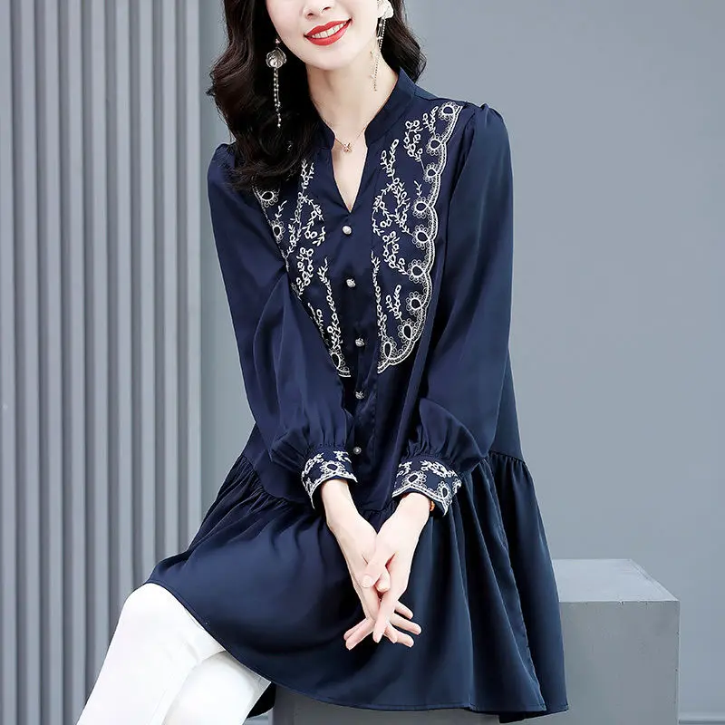 Blouse female 2022 spring small shirt national heavy work embroidery T -shirts v neck foreign mid -length doll blouse female