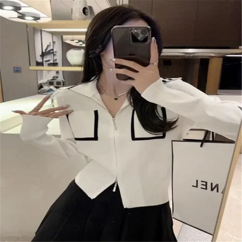 Женский Укороченный кардиган на молнии с карманами и воротником-стойкой