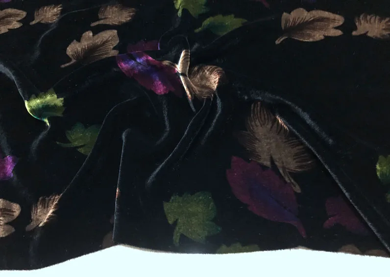 Вельветовая ткань из натурального шелка с черным низом многоцветные листья