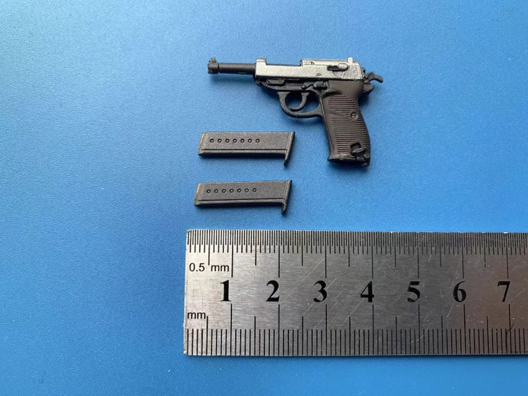 

zqn1/6 Scale Soldier Dragon P38 Pistol Plastics Model For 12'' Action Figure