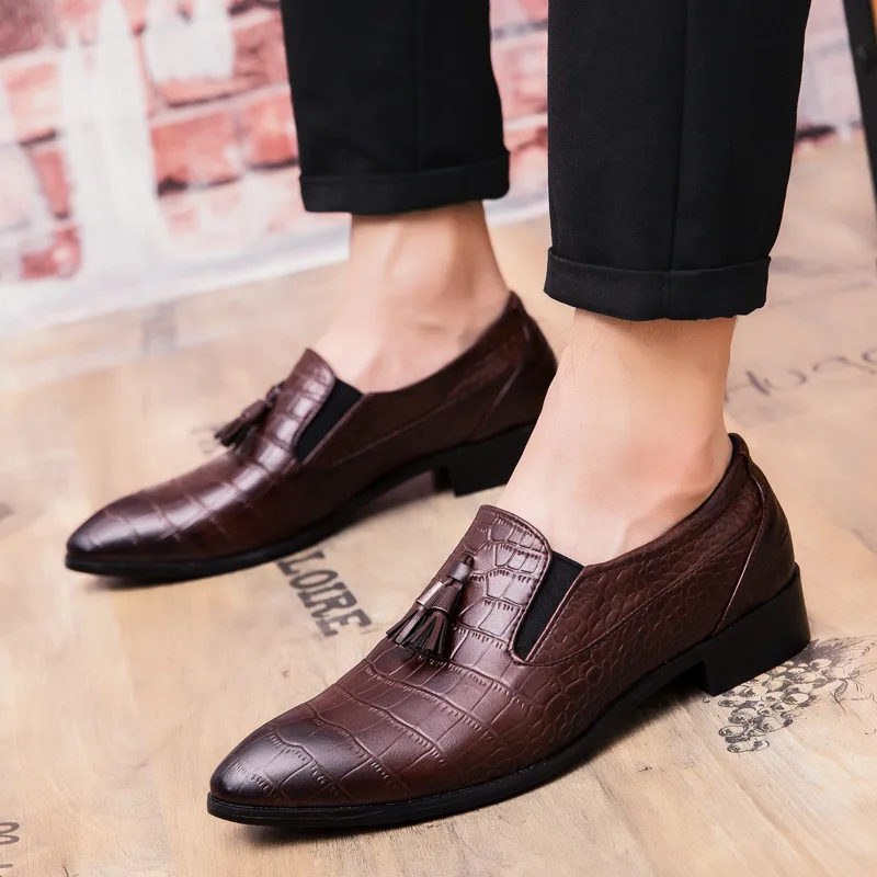 

British Style Retro Black Fringed Crocodile Patterned Small Leather Shoes for Business Dress Men's Shoes