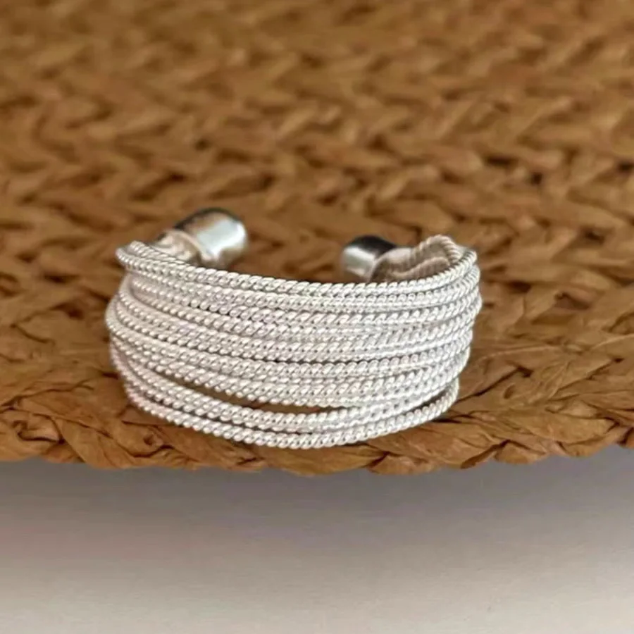 Кольцо женское из серебра 925 пробы с геометрическим рисунком