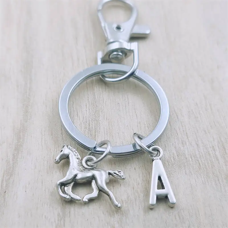 

Horse Run Animal Keyring Letter Car Key Chain Ring Lobster Clasp Initial Charm Women Jewelry Accessories Pendants Metal