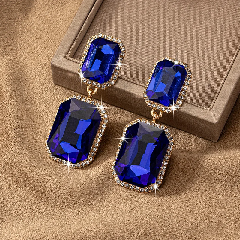 Металлические серьги в стиле ретро