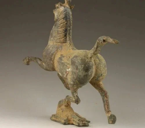 Коллекционная декоративная статуя старой медной бронзы яркая лошадь