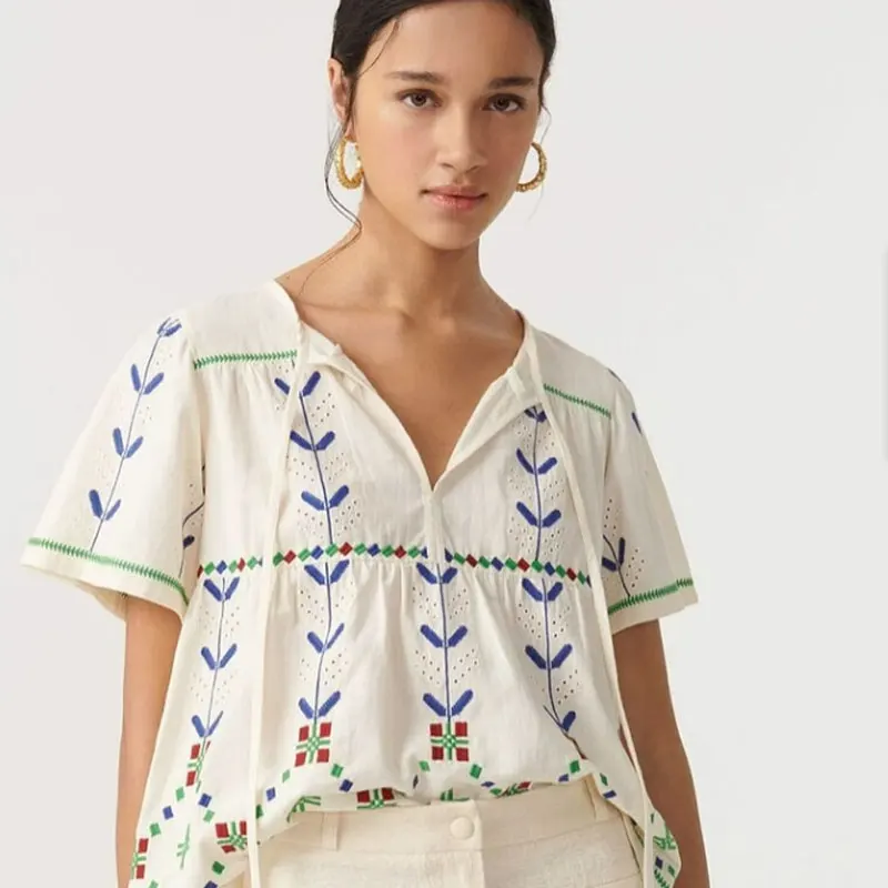 

Блузка с коротким рукавом, круглым вырезом и вышивкой