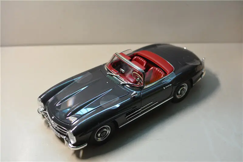 Фото Модель автомобиля Diecast Minichamps 1:18 Benz 300 SL W198 из сплава №1