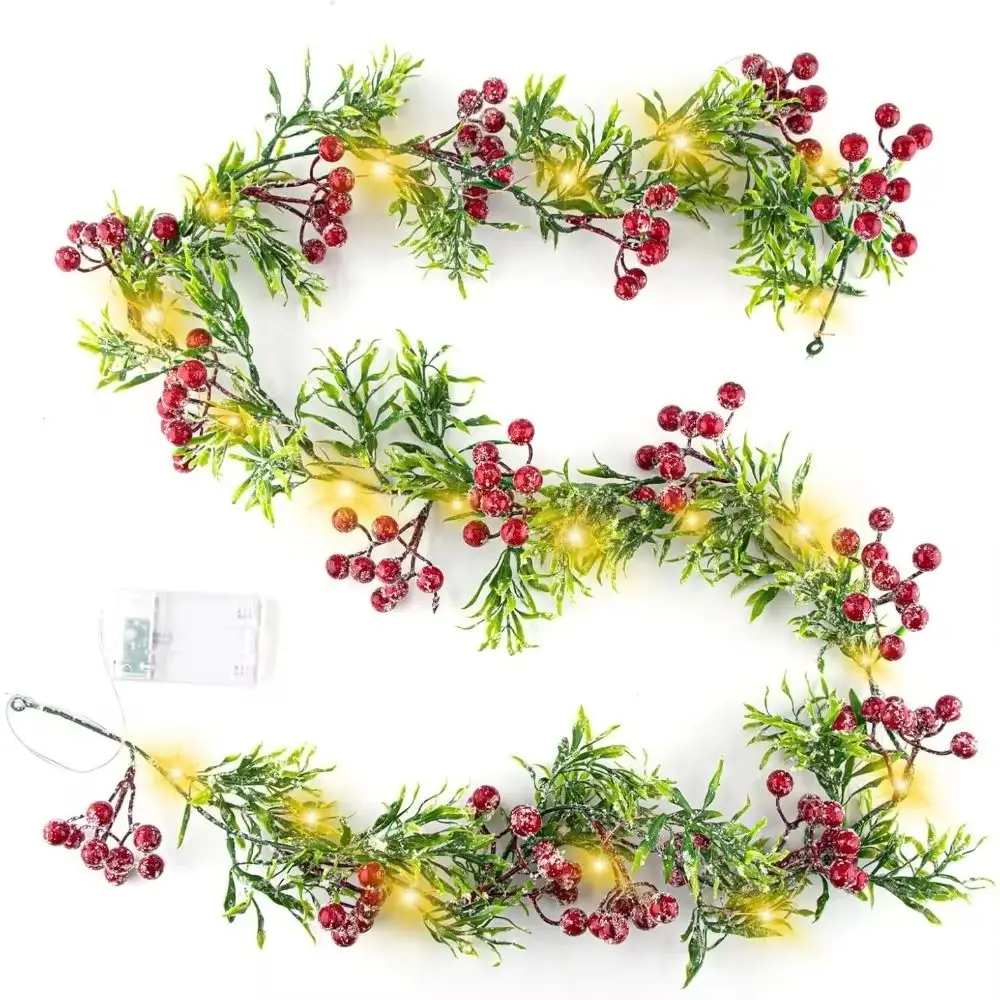 Фото Новогодняя гирлянда Red Berry с красными ягодами, на батарейках, 20/30 светодиодов, с зелеными листьями, имитацией снежинок и растений №5