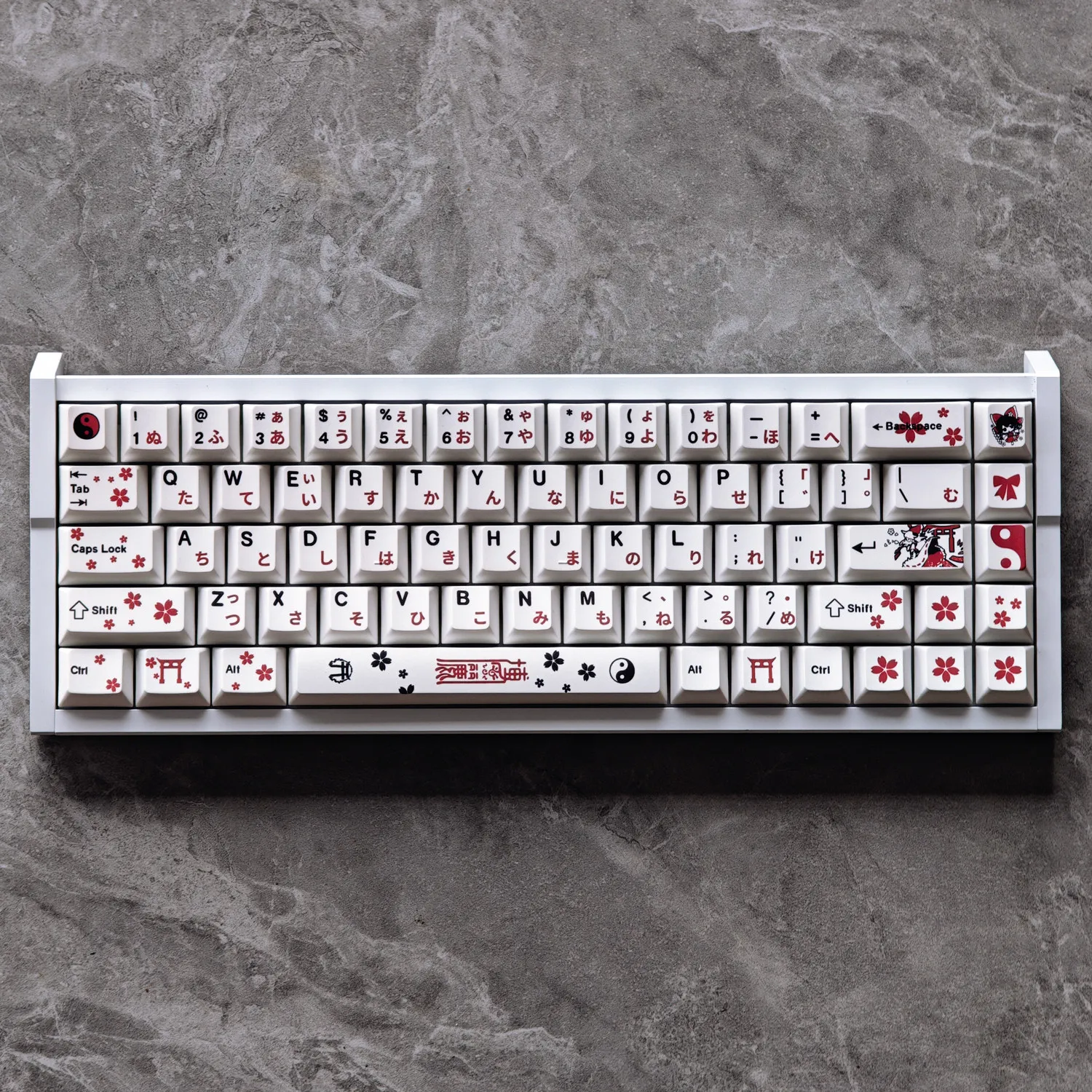 Фото Колпачки для клавиш Hakurei Reimu PBT с сублимационной печатью, Cherry, Touhou Project, аниме, 73/97 клавиш, белые, для механических клавиатур AULA F75, Ajazz №4