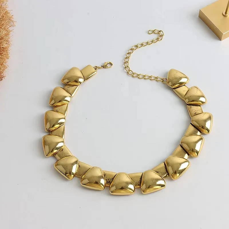 

2022 autumn and winter catwalk vintage brass triangle necklace niche personality necklace light luxury collar