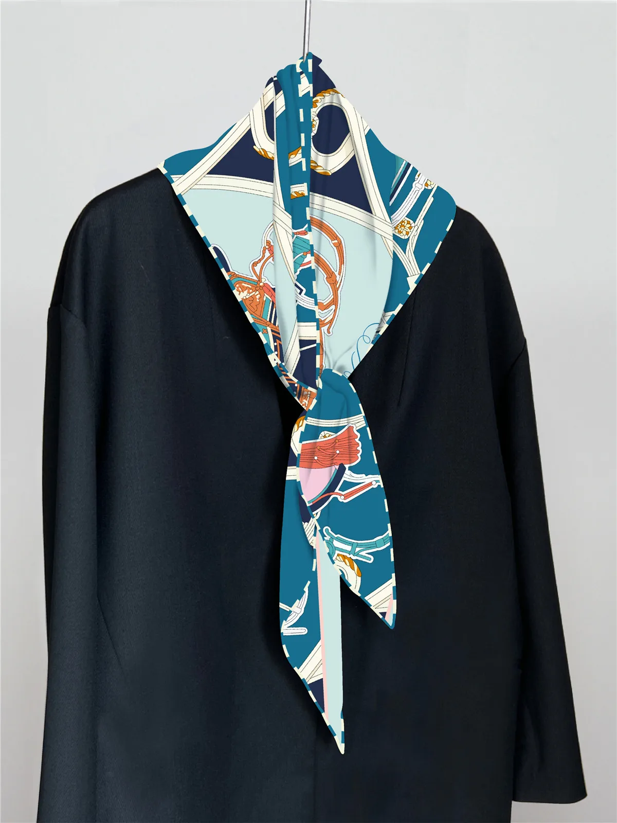 Женский треугольный шарф