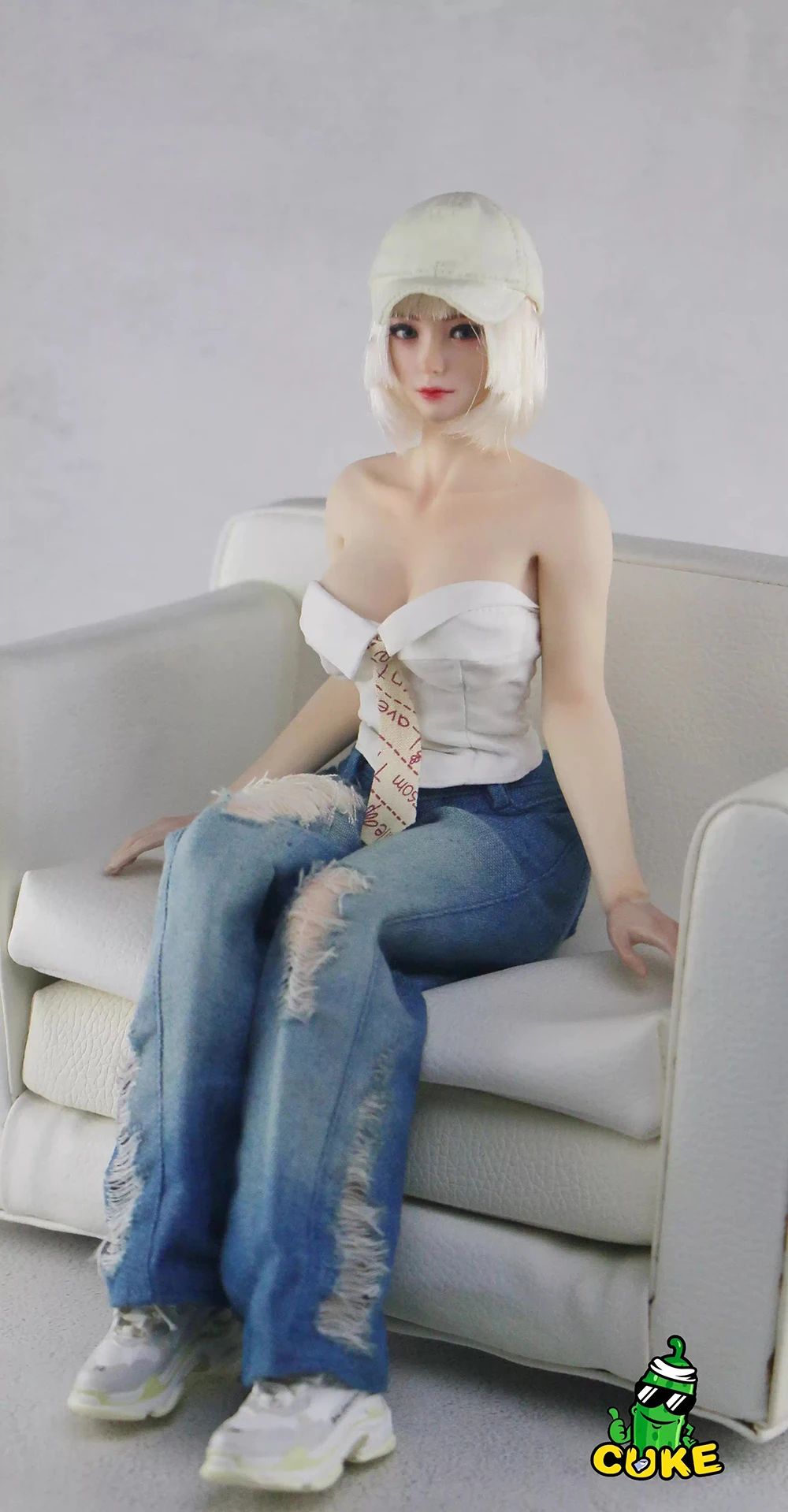 Фото 【60 дней изготовления】CUKE TOYS 1/6 Женский сексуальный топ без бретелек с открытыми плечами и рваные широкие джинсы для 12-дюймовых фигурок-игрушек №2