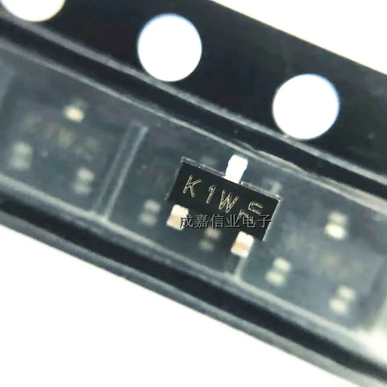 100 шт./партия, автомобильная маркировка BCW71 SOT-23-3, K1W Trans GP BJT NPN 45 в 250 А МВт