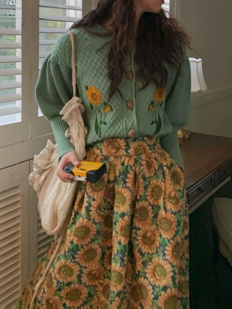 Женский вязаный кардиган с цветочной вышивкой