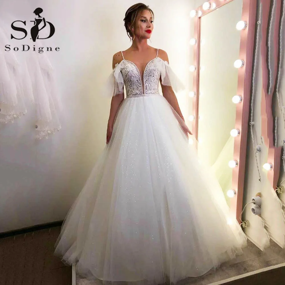 Купи SoDigne Glitter Boho White Wedding Dresses Princess Sexy V Neck Off The Shoulder Tulle Backless Bride dresses Vestidos de novia за 5,591 рублей в магазине AliExpress