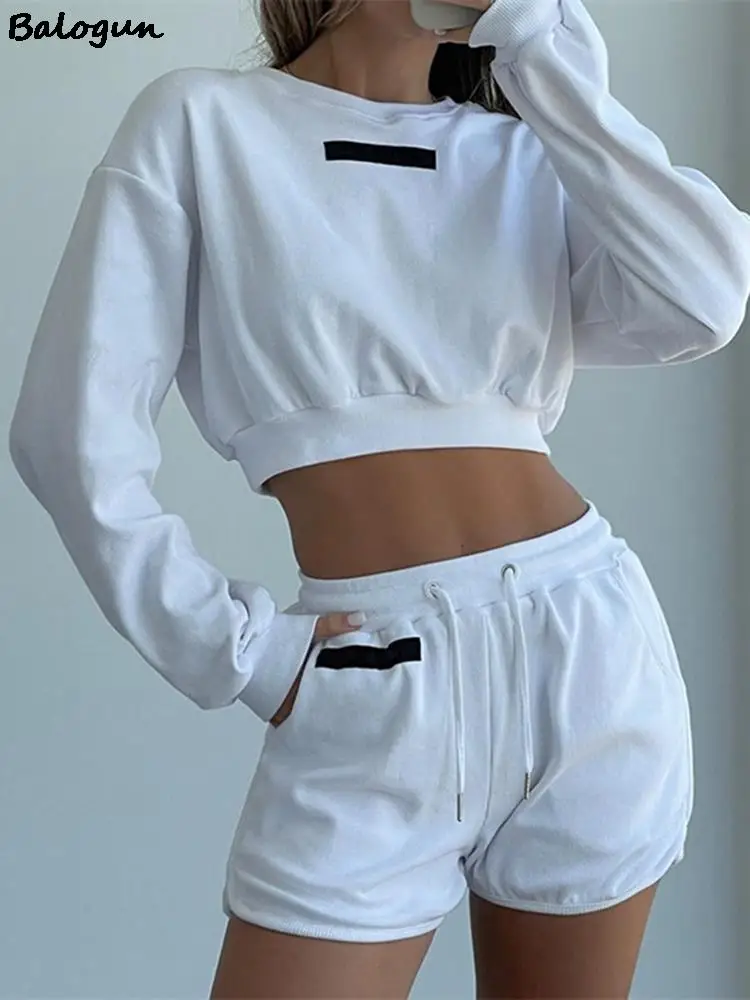 

Комплект спортивной одежды Balogun женский из 2 предметов, белый комплект из кроп-топа с длинным рукавом и шорт, летний комплект, 2022