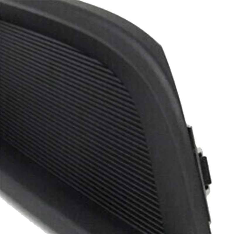 Накладка на отверстие для передней противотуманной фары автомобиля Mazda 3 BEH5-50-C12A