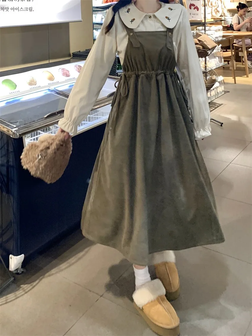 Маленькая серия чая с молоком облегающее талию платье на бретельках рубашки