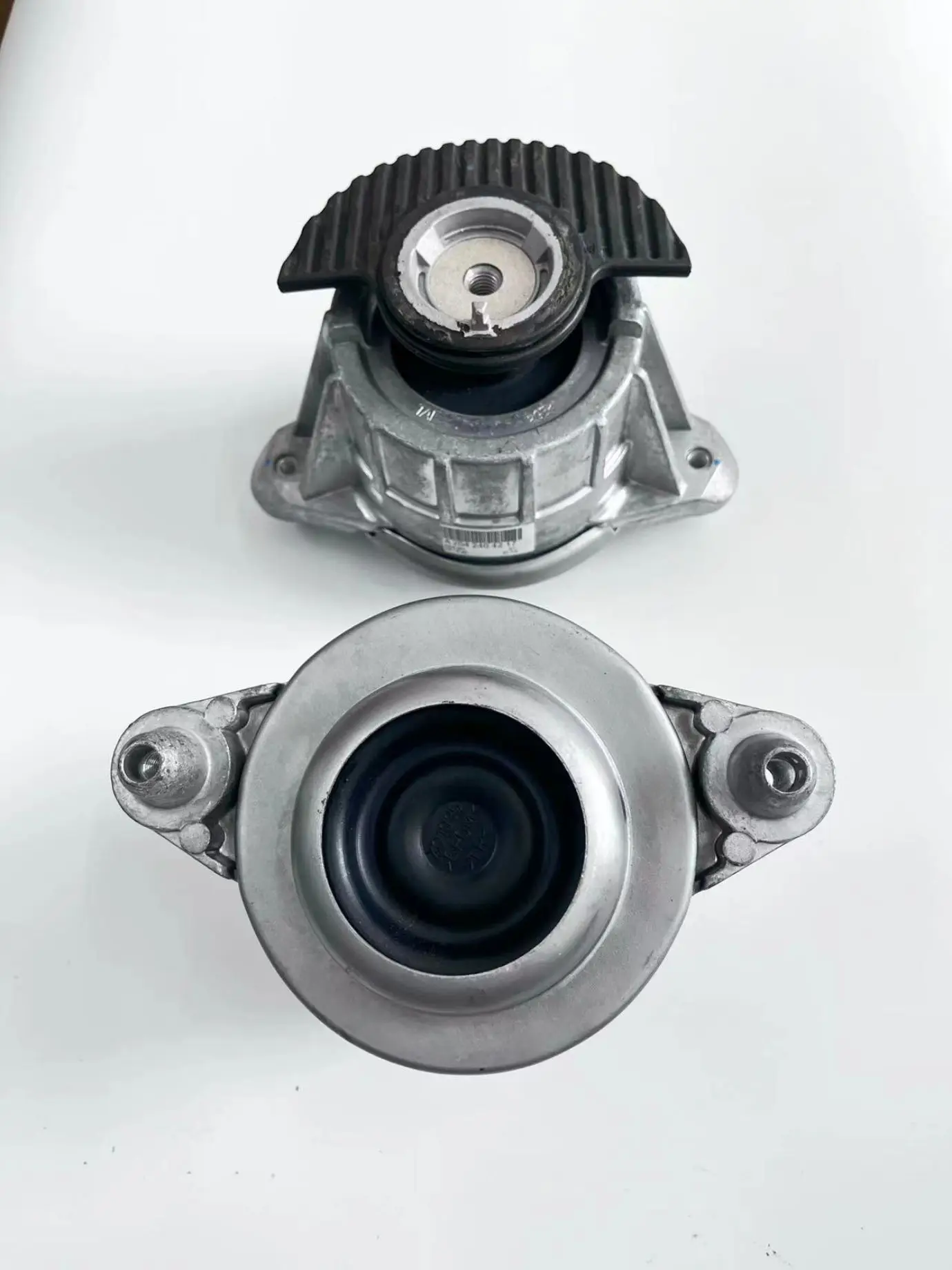 2042404217 2042404317 подходит для кронштейна двигателя W204 автомобиля Mercedes-Benz E-class W212 C-class.