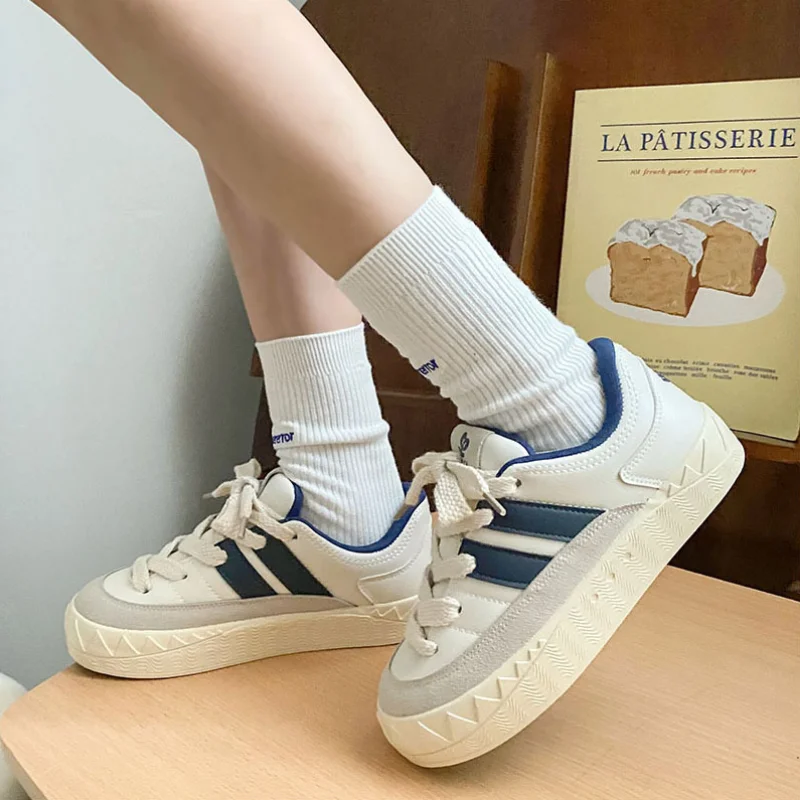 SHANPA Casual Women Platform Sneakers Flat Embroidered Love Heart Fashion Shoes Autumn 2023 Ladies Luxury New Skateboard Shoes