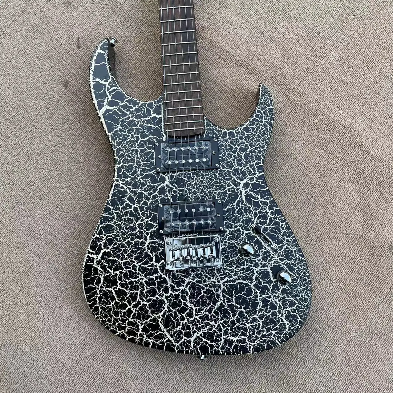 

6-string electric guitar, black burst turtle shell pattern nitrolacquer, shipping pictures, can be customized, free delivery to