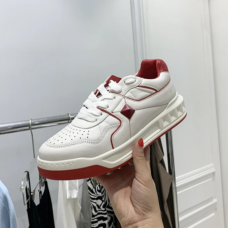 

Кроссовки унисекс кожаные на платформе, на шнуровке, с заклепками, теннисная обувь для бега, Вулканизированная подошва, большие размеры 35-45