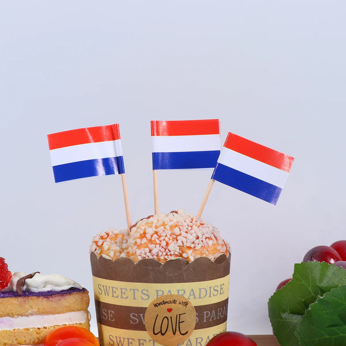 

200pcs Toothpick Flag Picks Flag Fruit Cakes Party Accessory (3.5 x 6.5 CM）