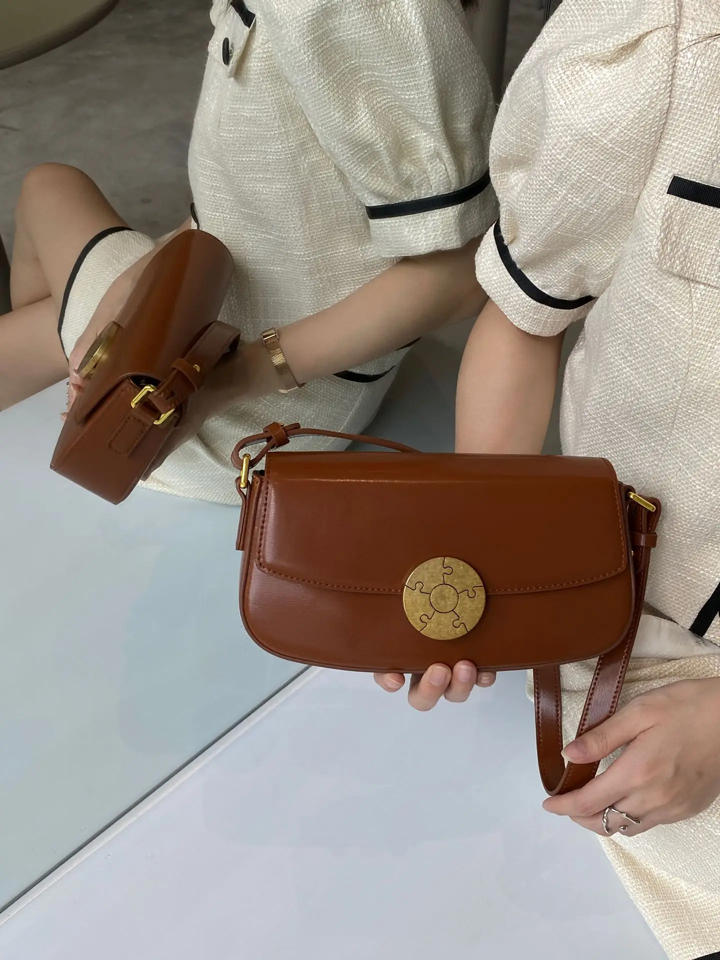 Trendy and fashionable underarm bag, high-end single shoulder bag, small square bag, stick bag, genuine leather retro women's