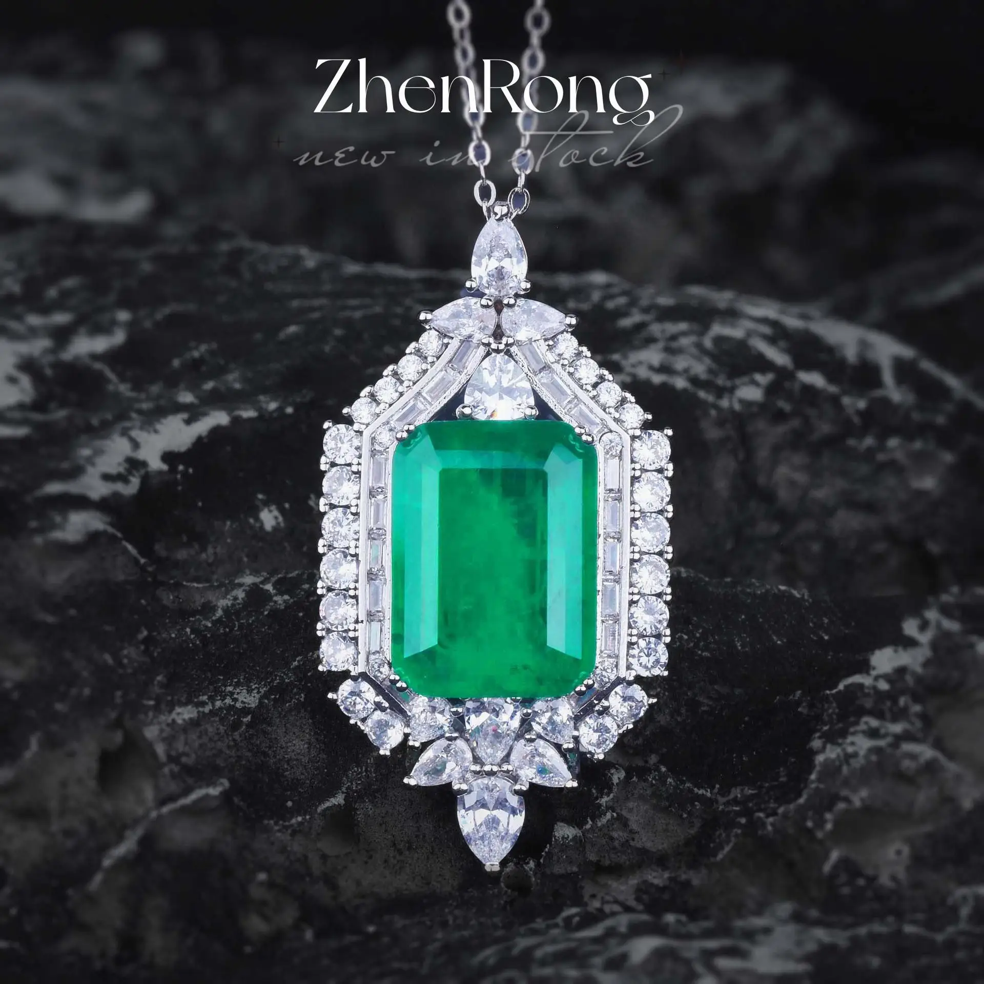 

Foydjew Luxury PT950 Platinum Plated Necklaces Inlaid with Simulated Emerald Pendant Necklace For Women Retro Wedding Jewelry