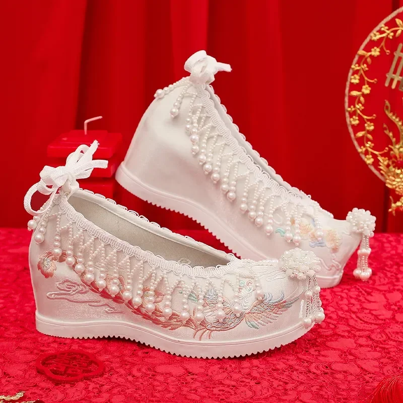 Осенняя холщовая обувь Hanfu Женская внутренняя увеличивающая старину Тканевая на