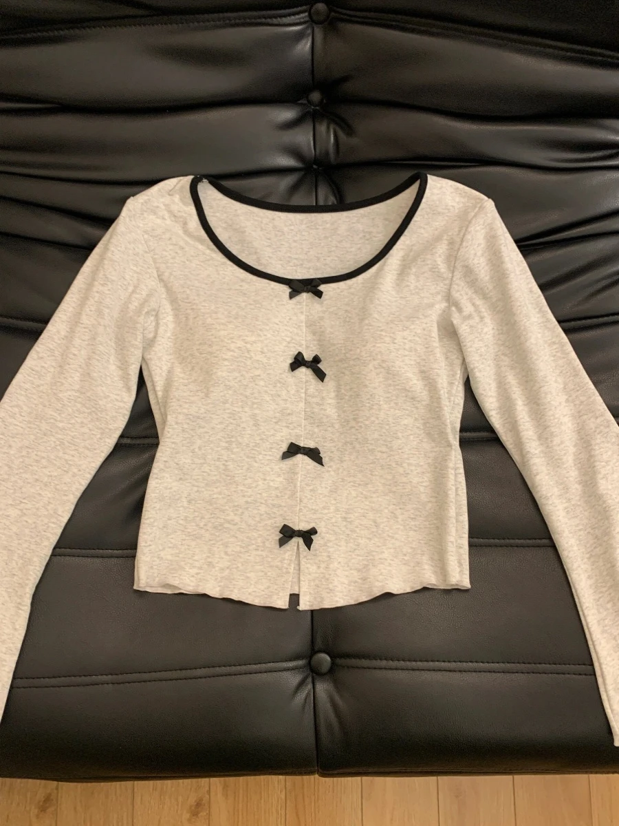 Женская рубашка с длинным рукавом облегающая короткая нагрудными подкладками