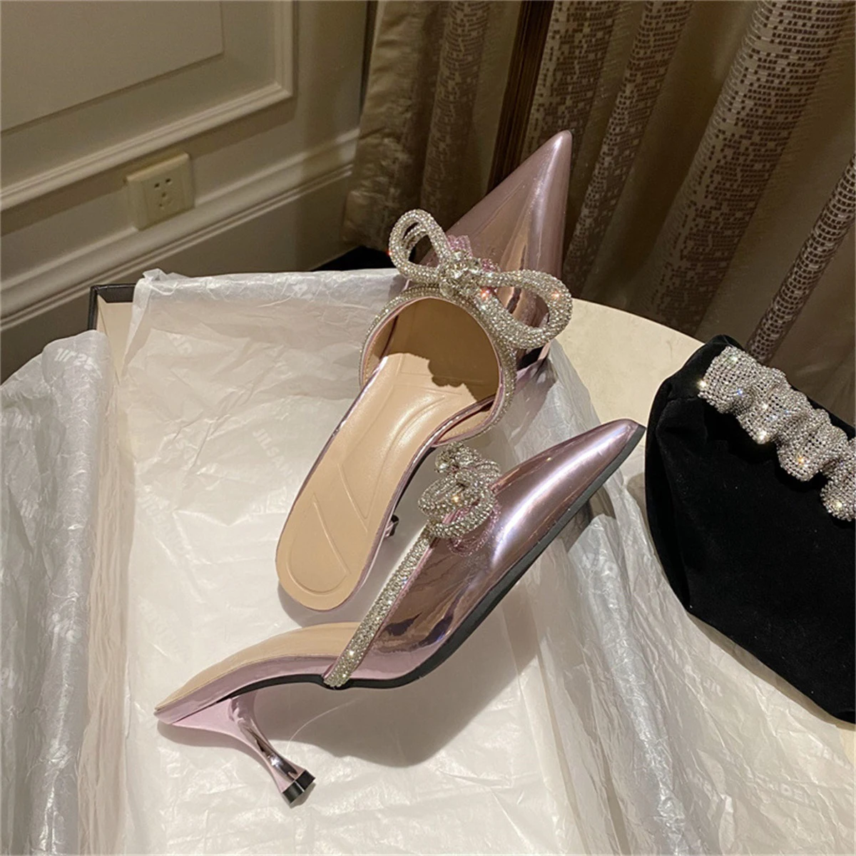 

Summer Fashion Women's Slippers With Shiny Rhinestone Bow Decoration Stiletto Pointed Toe Casual Women Sandals