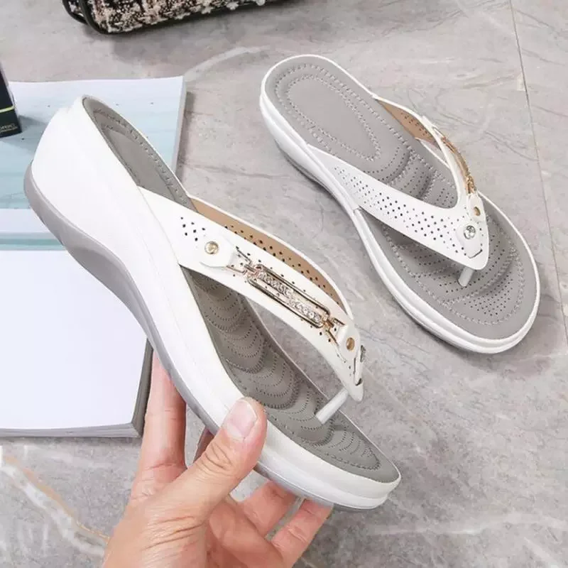 

Summer Women Slippers Fashion Metal Button Thick Bottom Female Flip Flops Casual Slip-On Beach Ladies Wedge Slippers