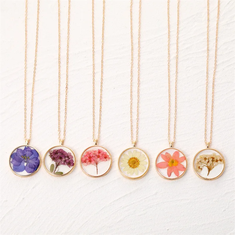 

Fashion Colorful Immortal Alloy Pendant Necklace for Women Round Resin Dried Flower Chain Necklace Jewelry
