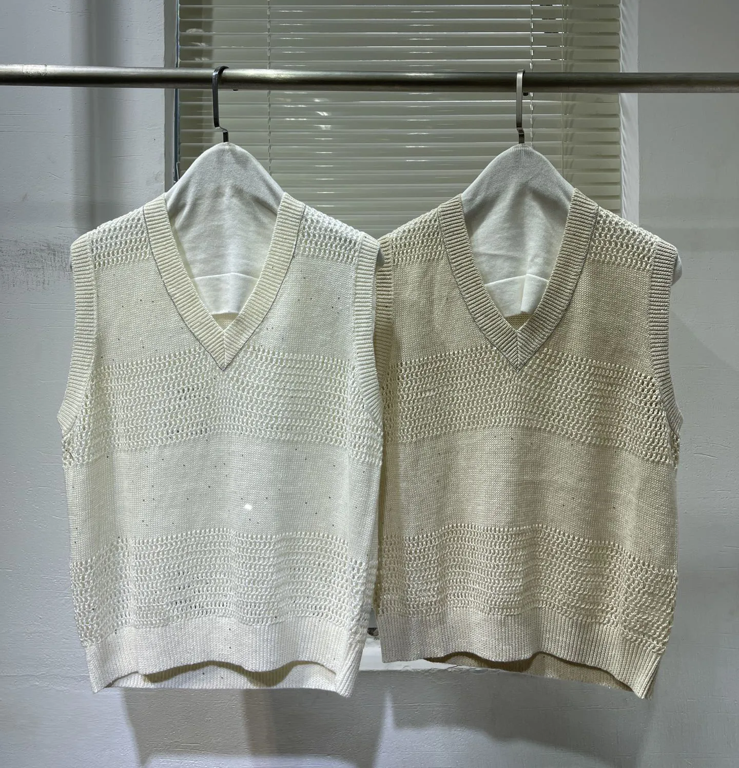 

Hollow out sequins women linen knitted vests v-neck sleeveless pullover jumpers