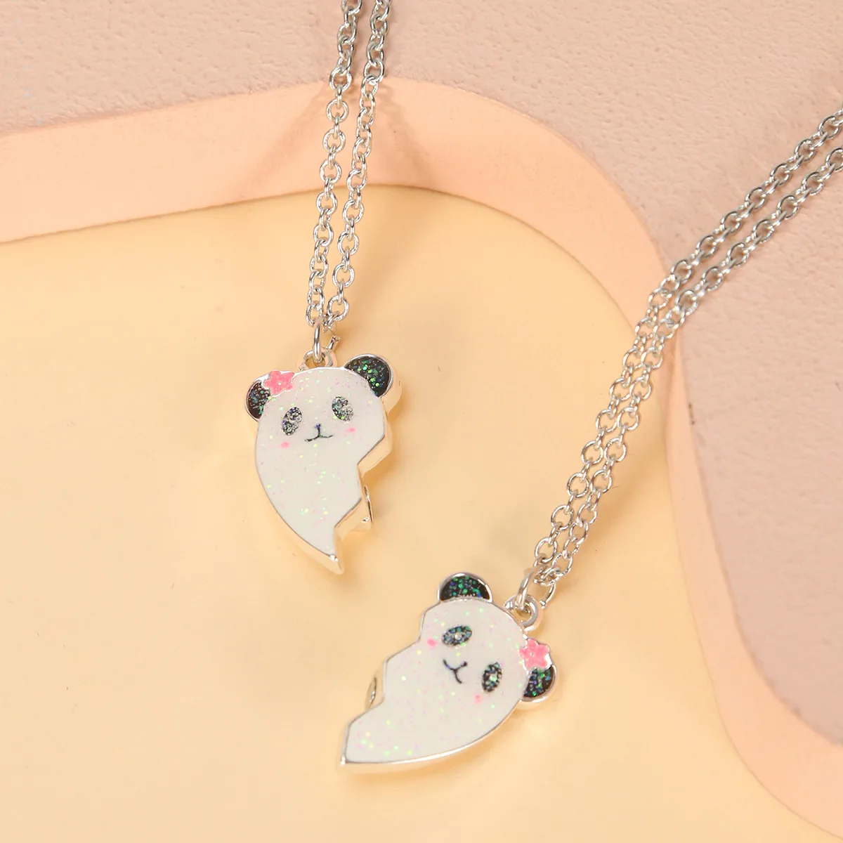 

Cute Panda Magnetic Necklace for Women Fashion Heart Shaped DIY Bear Stitching Pendant BFF Best Friends Jewelry Girlfriends Gift